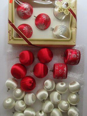 Pyramid Satin Sheen Ornaments 5 Round Glitter Stencil in Box, 2 Drums, 23 Balls